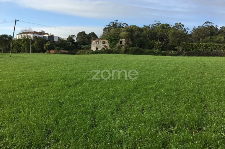 Terreno para Venda em Fajã de Baixo Foto 9
