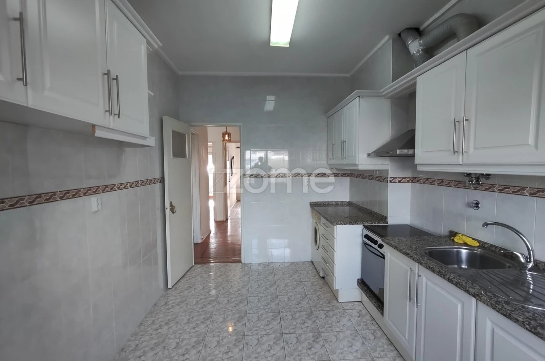 Apartamento T2 para Venda em Águas Livres Foto 5