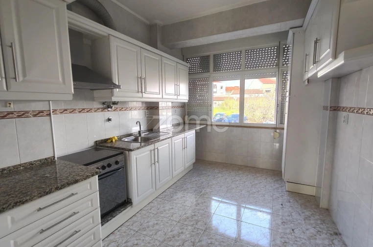 Apartamento T2 para Venda em Águas Livres Foto 4