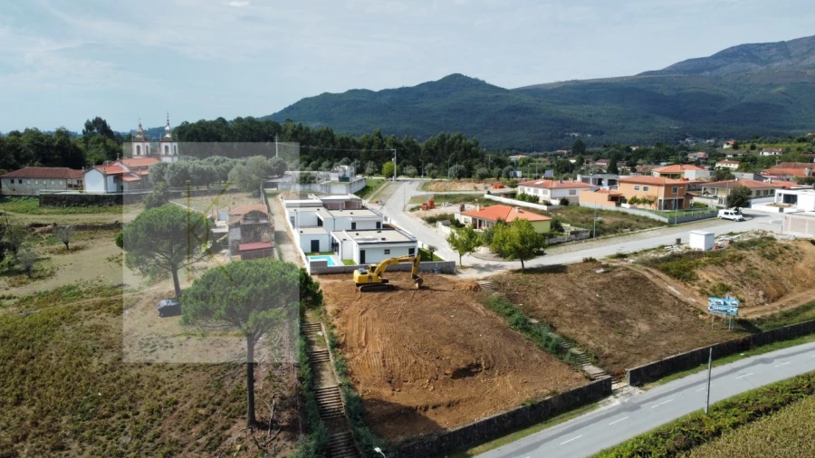 Moradia T4 para Venda em Cabração e Moreira do Lima Foto 2