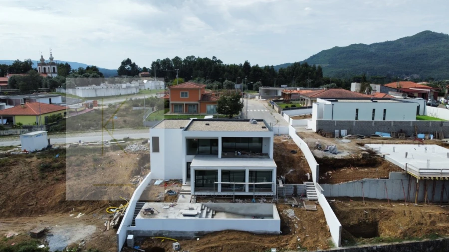 Moradia T4 para Venda em Cabração e Moreira do Lima