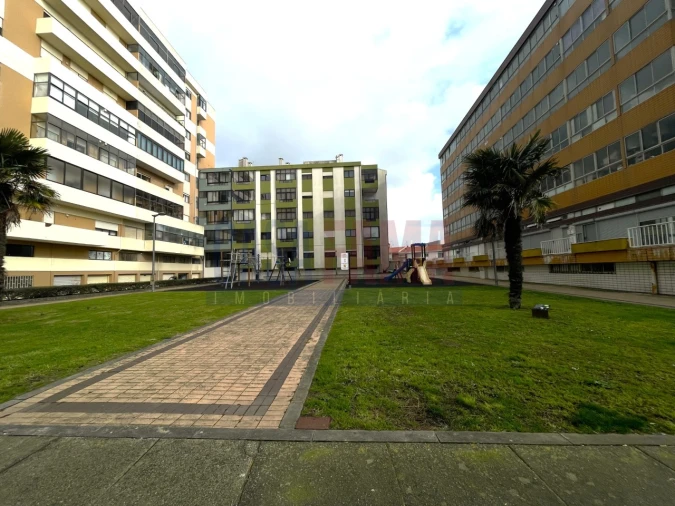 Apartamento T3 para Venda em Póvoa de Varzim, Beiriz e Argivai Foto 1