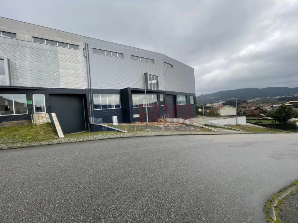 Armazém para Venda em Santo Tirso, Couto (Santa Cristina e São Miguel) e Burgães Foto 2