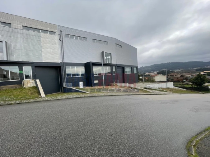 Armazém para Venda em Santo Tirso, Couto (Santa Cristina e São Miguel) e Burgães Foto 2