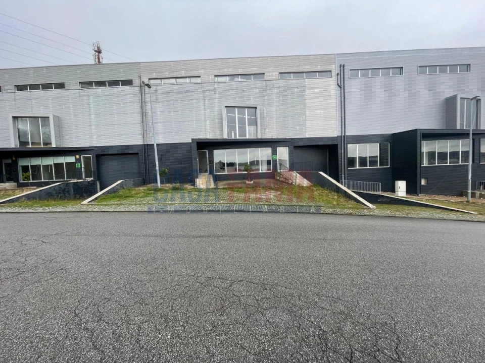 Armazém para Venda em Santo Tirso, Couto (Santa Cristina e São Miguel) e Burgães Foto 3