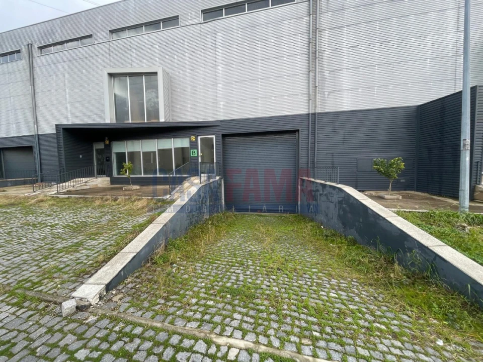 Armazém para Venda em Santo Tirso, Couto (Santa Cristina e São Miguel) e Burgães Foto 4