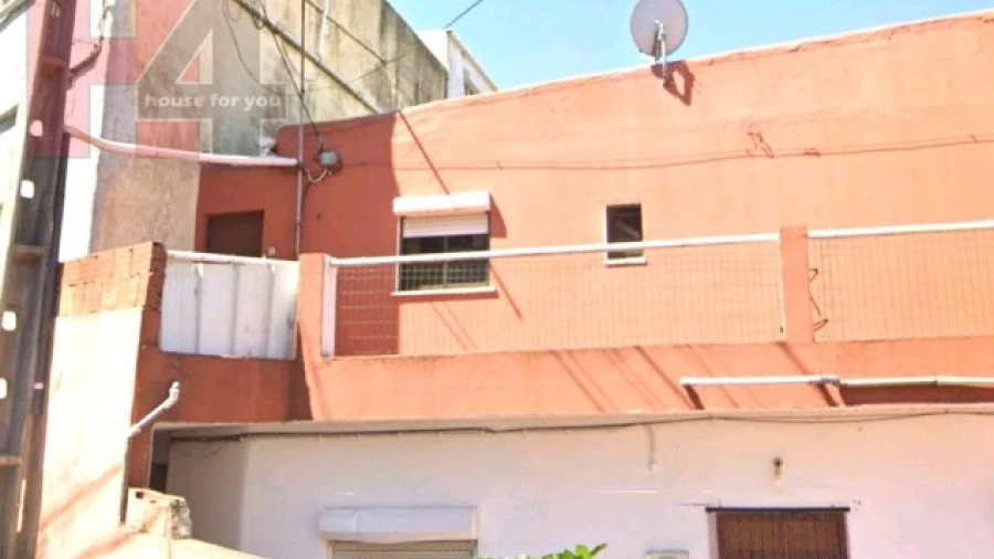 Moradia T1 para Venda em Póvoa de Santo Adrião e Olival Basto