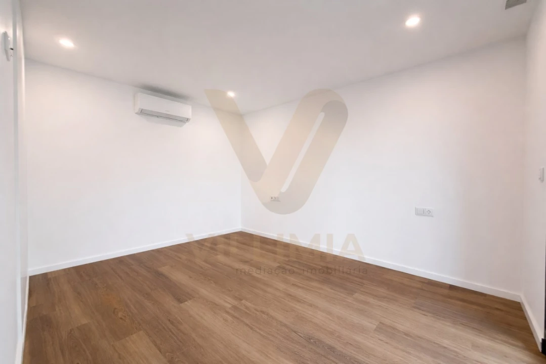 Apartamento T1 para Venda em Arcozelo Foto 10