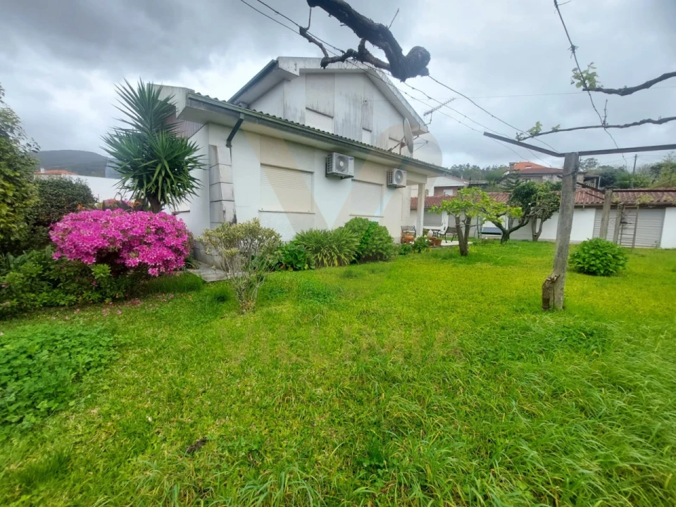 Moradia T4 para Venda em Calheiros Foto 5