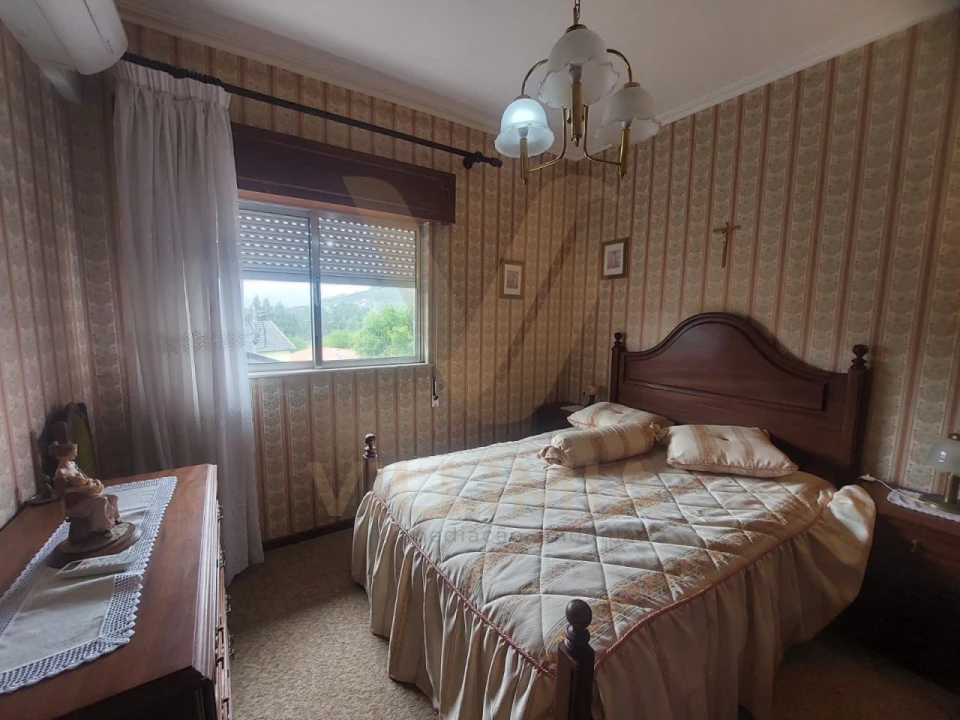 Moradia T4 para Venda em Calheiros Foto 13