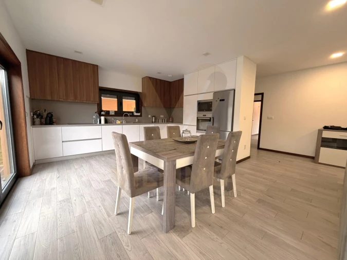 Moradia T3 para Venda em Fornelos e Queijada Foto 10