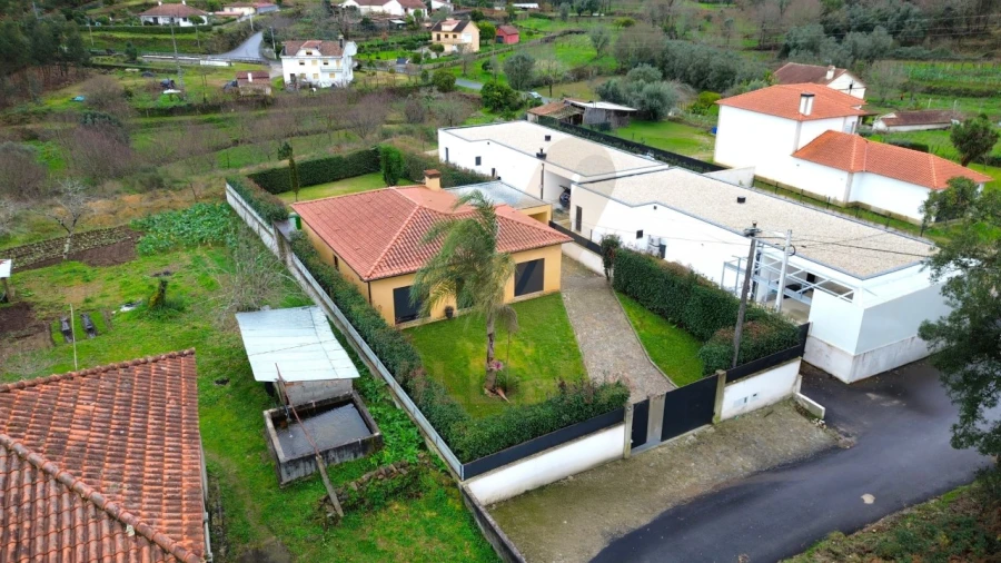 Moradia T3 para Venda em Fornelos e Queijada Foto 3