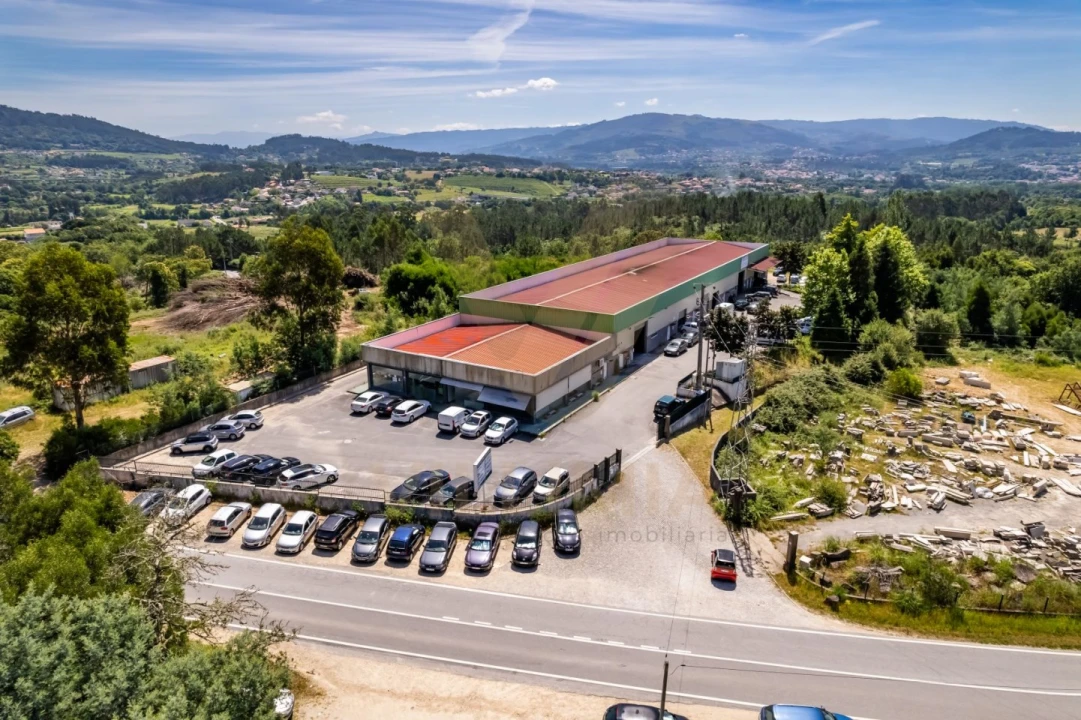 Armazém para Venda em Arcozelo Foto 1