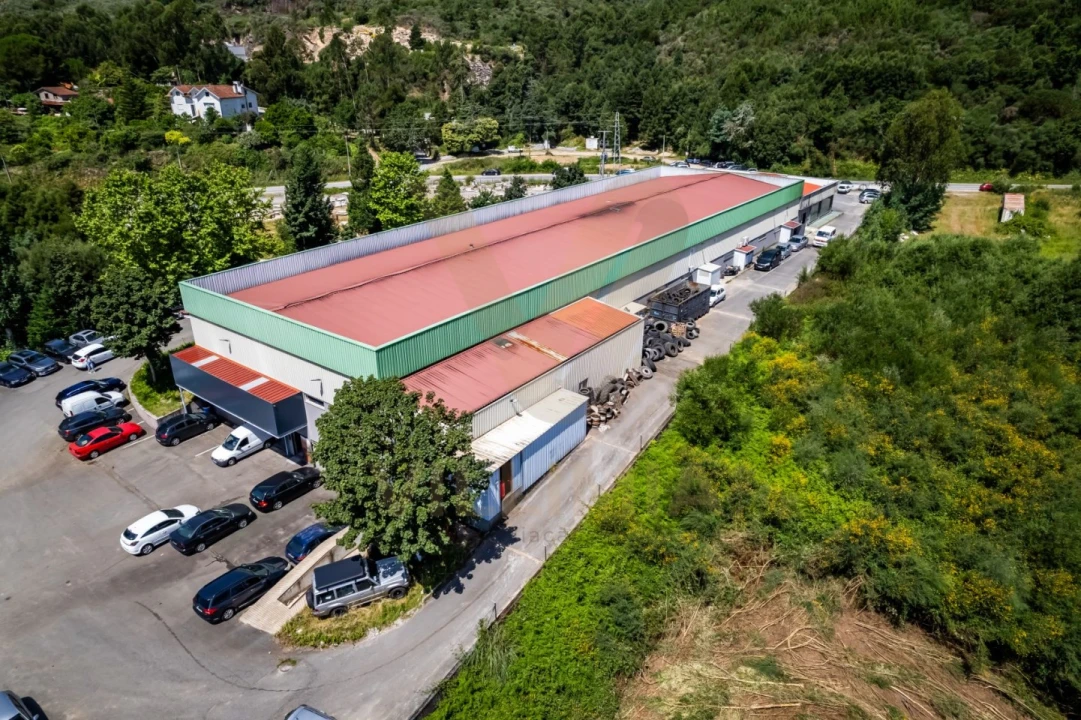 Armazém para Venda em Arcozelo Foto 13