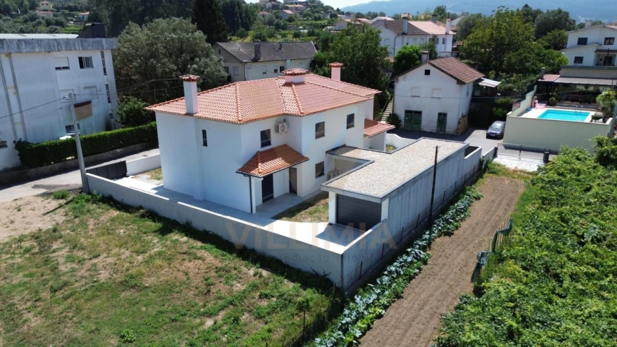 Moradia T3 para Venda em Correlhã Foto 5