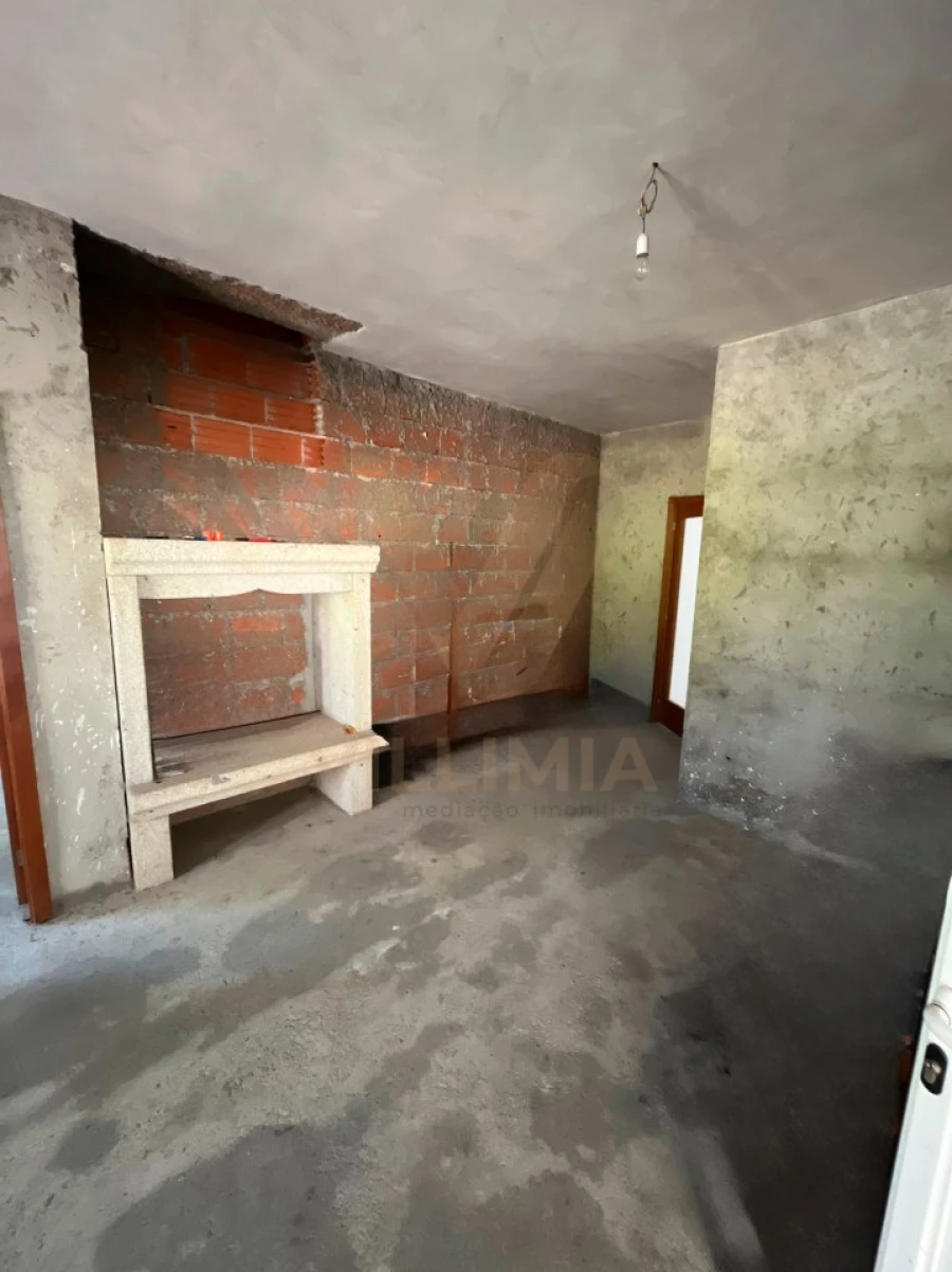 Moradia T3 para Venda em Refoios do Lima Foto 6