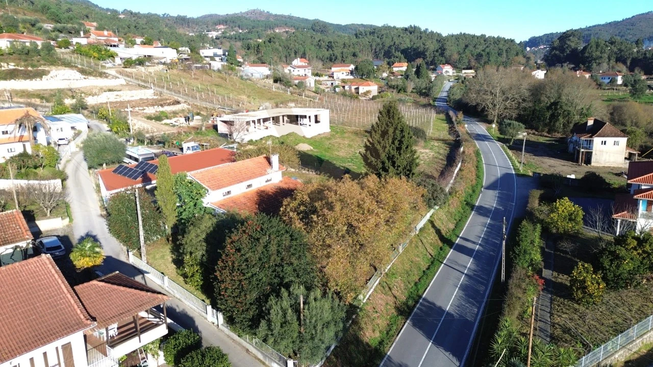 Moradia T3 para Venda em Navió e Vitorino dos Piães Foto 2
