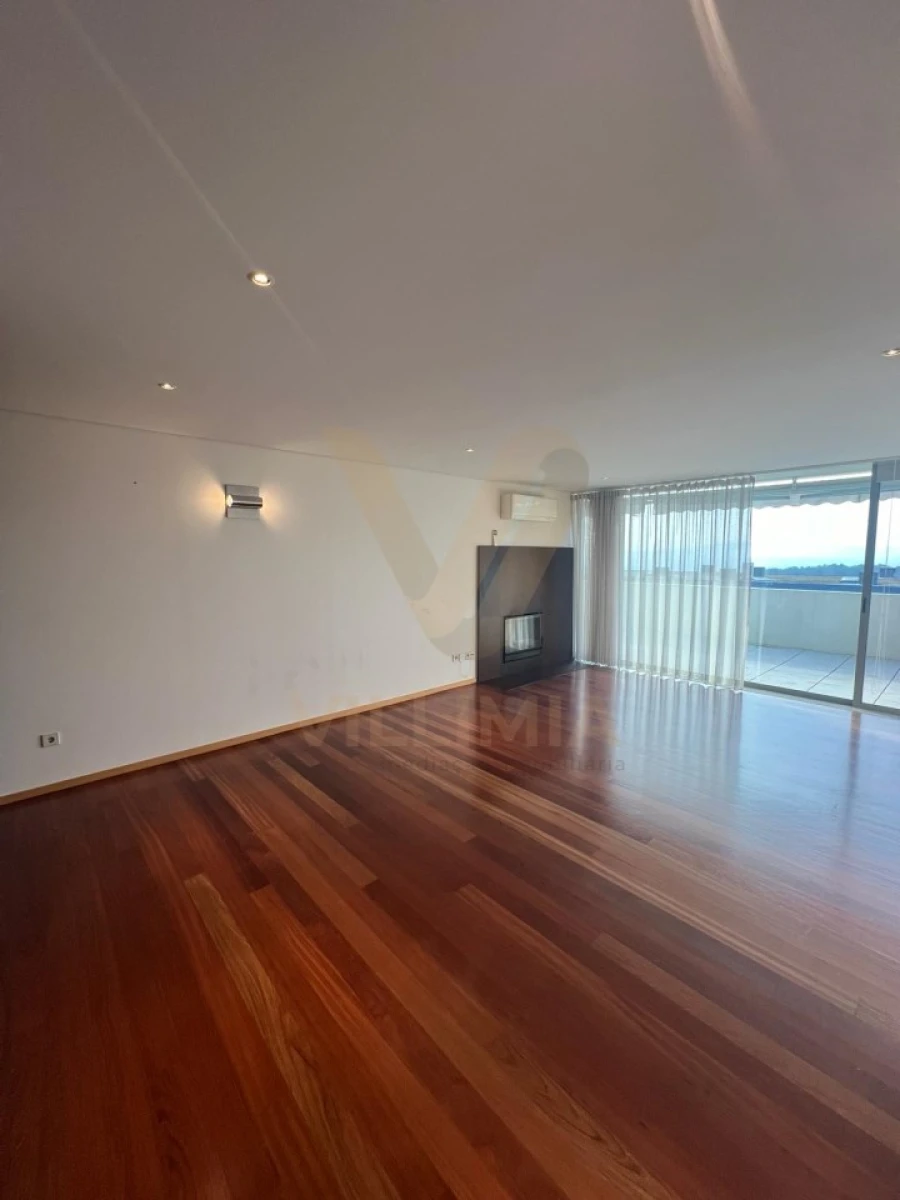 Apartamento T2 para Venda em Fornelos e Queijada Foto 4