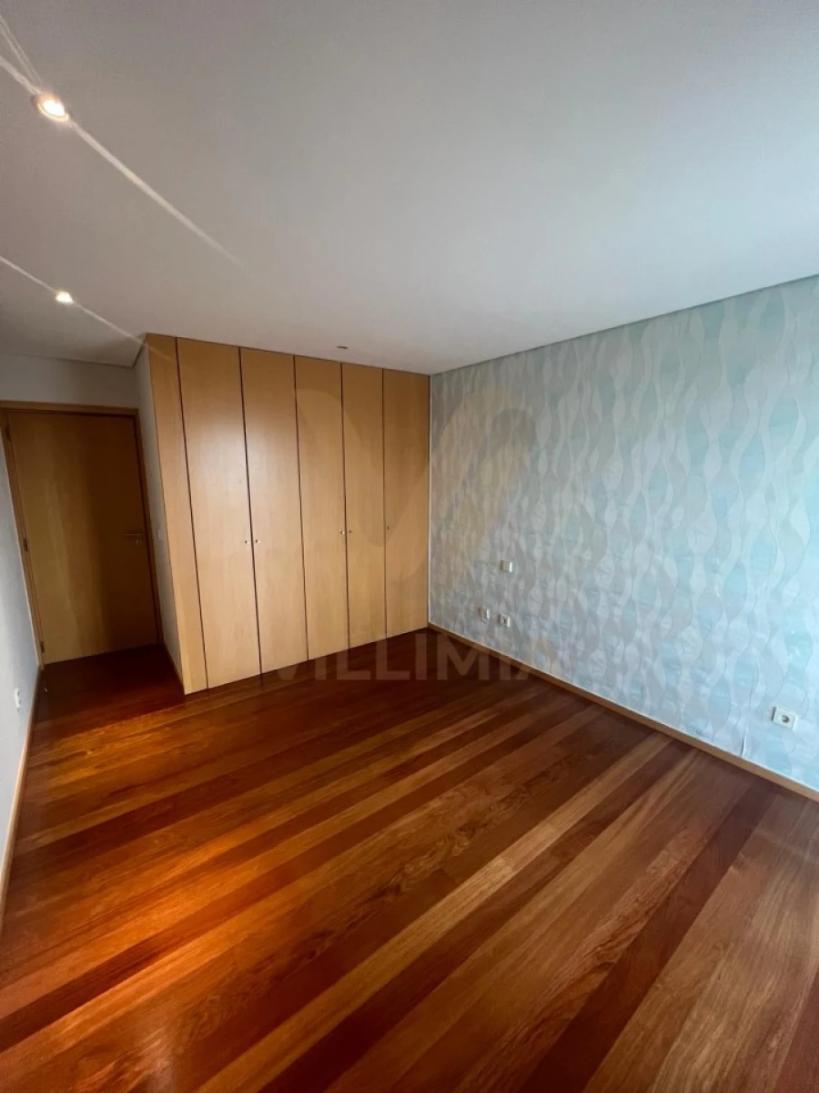 Apartamento T2 para Venda em Fornelos e Queijada Foto 13