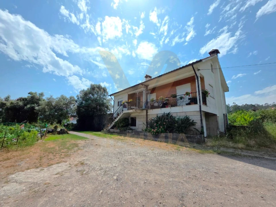 Moradia T4 para Venda em Arcozelo Foto 1