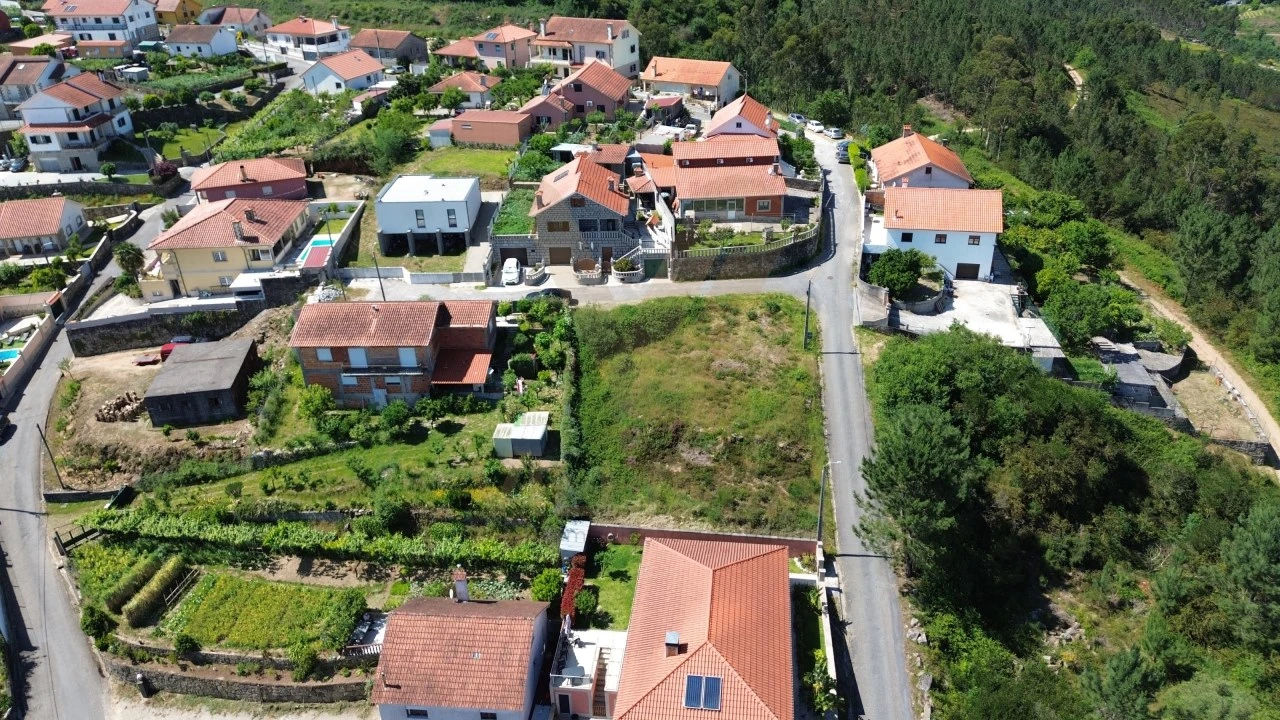 Terreno para Venda em Arcozelo Foto 3
