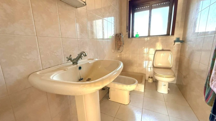 Moradia T3 para Venda em Chafe Foto 12