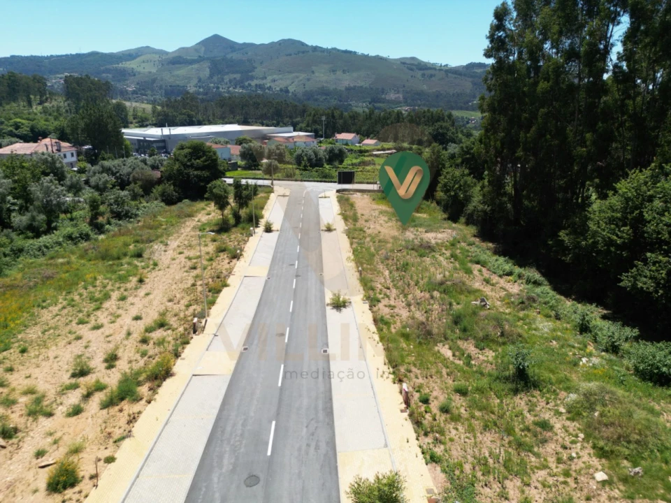 Terreno para Venda em Fornelos e Queijada Foto 2