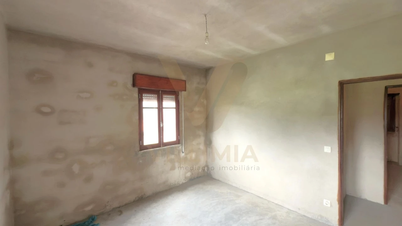 Moradia T3 para Venda em Bárrio e Cepões Foto 8