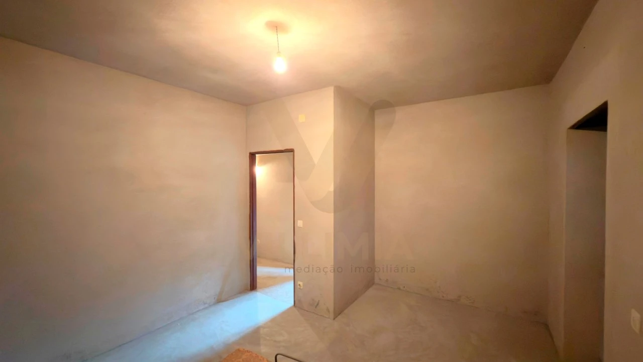 Moradia T3 para Venda em Bárrio e Cepões Foto 10