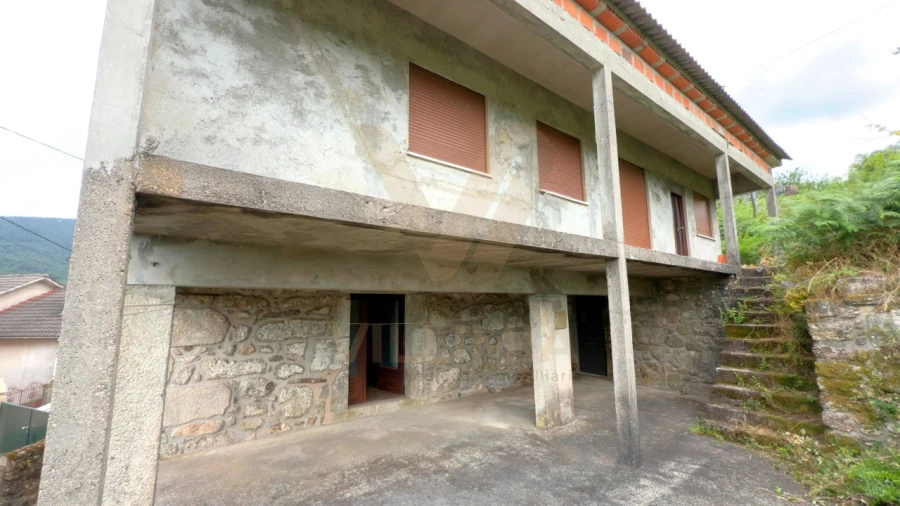 Moradia T3 para Venda em Bárrio e Cepões Foto 5