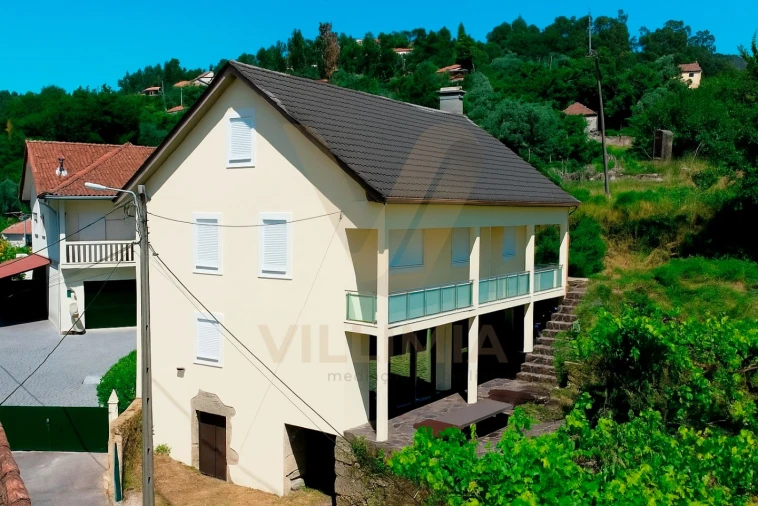 Moradia T3 para Venda em Bárrio e Cepões Foto 1