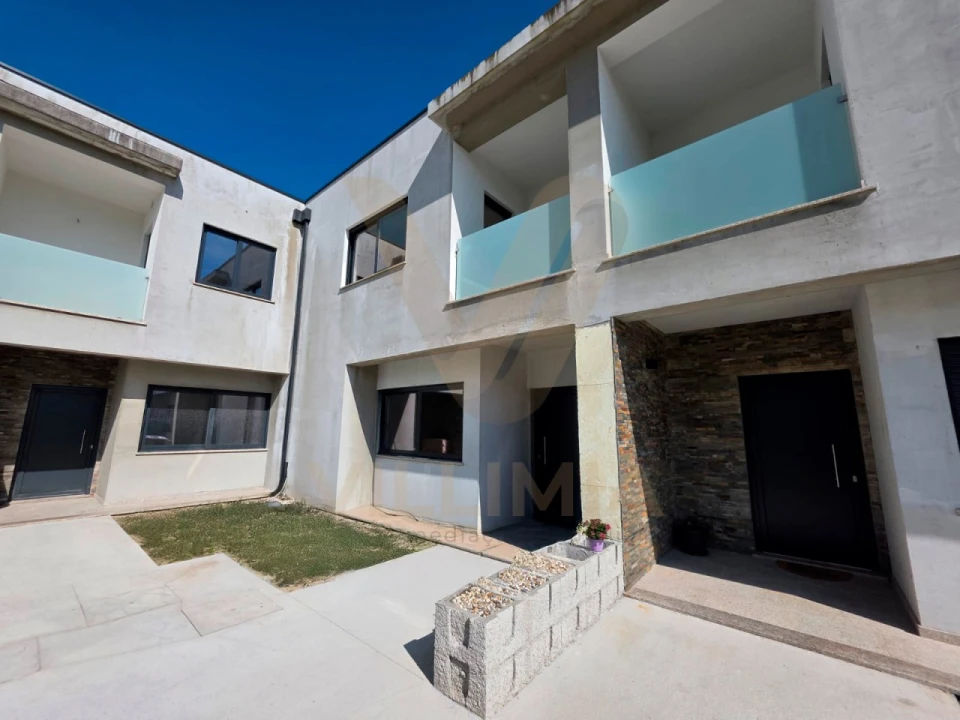 Moradia T3 para Venda em Padreiro (Salvador e Santa Cristina) Foto 3