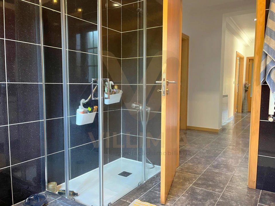 Moradia T5 para Venda em Arcozelo Foto 18