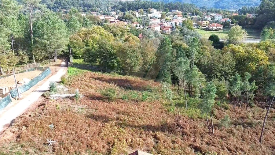 Terreno para Venda em Rebordões (Souto)