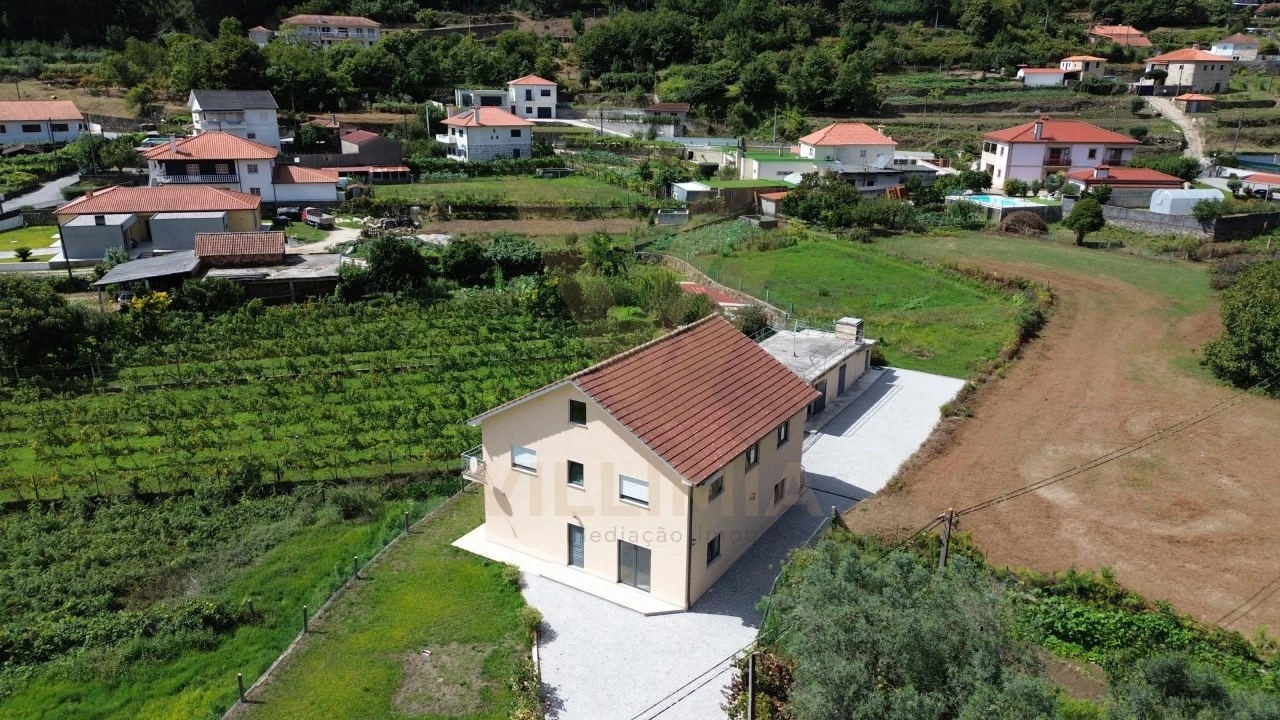 Moradia T7 para Venda em Labruja Foto 4