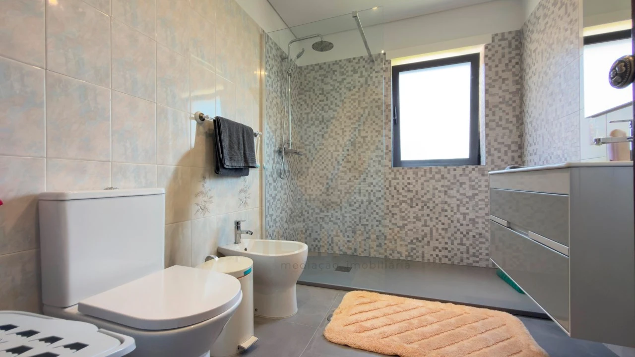 Moradia T7 para Venda em Labruja Foto 31