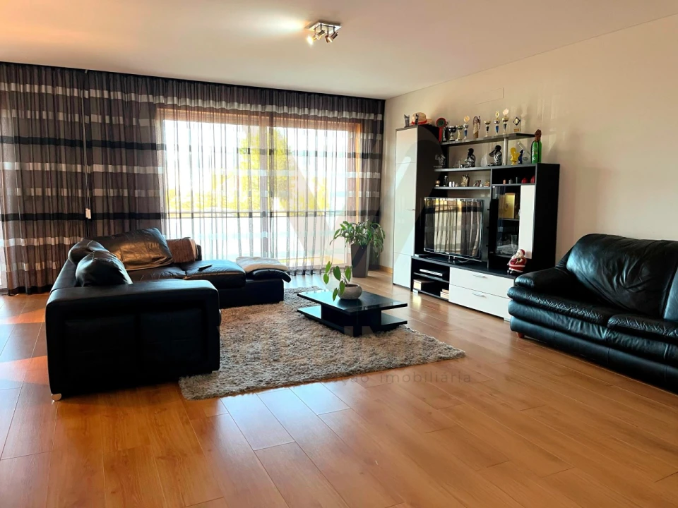 Apartamento T5 para Venda em Arcozelo Foto 8