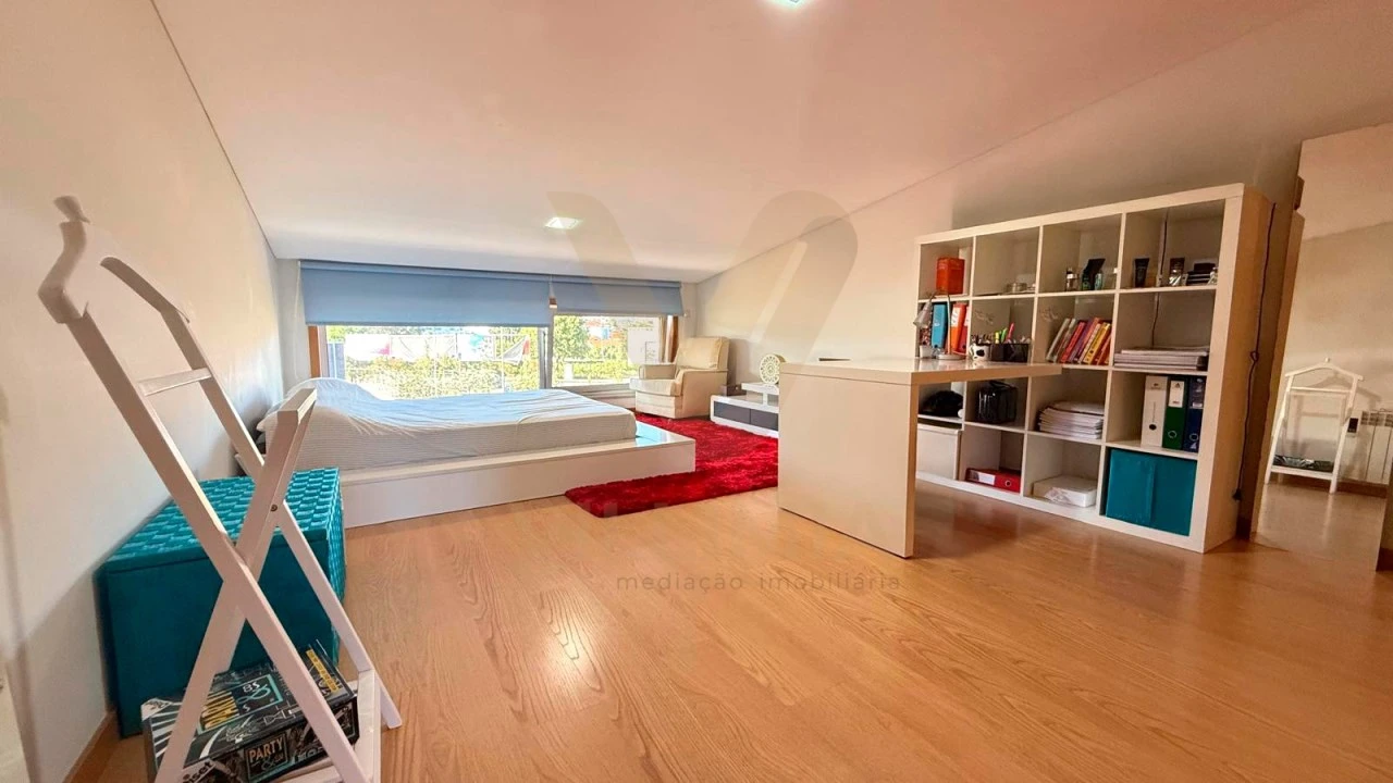 Apartamento T5 para Venda em Arcozelo Foto 23