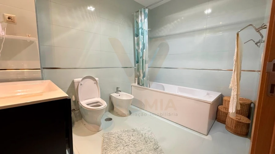 Apartamento T5 para Venda em Arcozelo Foto 11