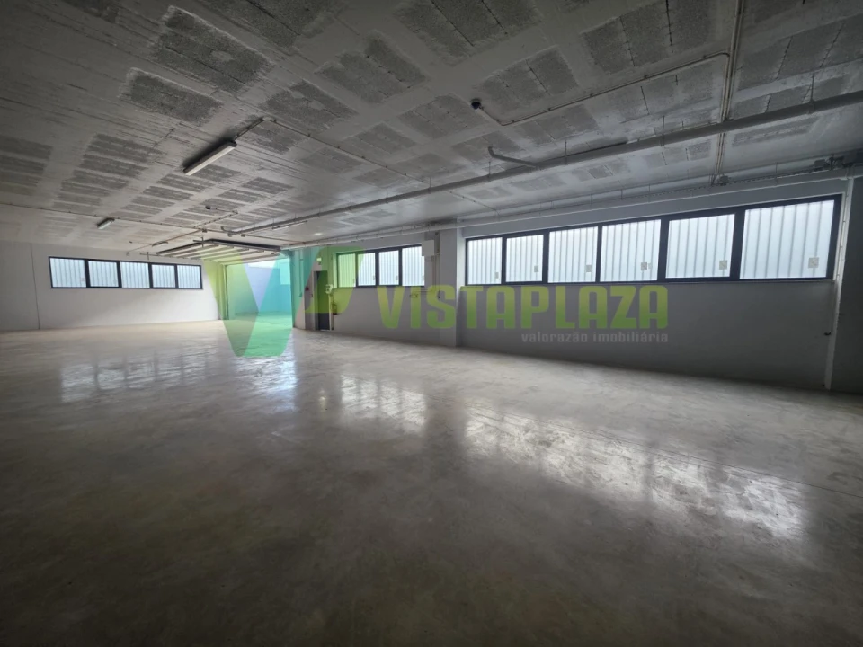 Armazém para Arrendamento em Portimão Foto 11