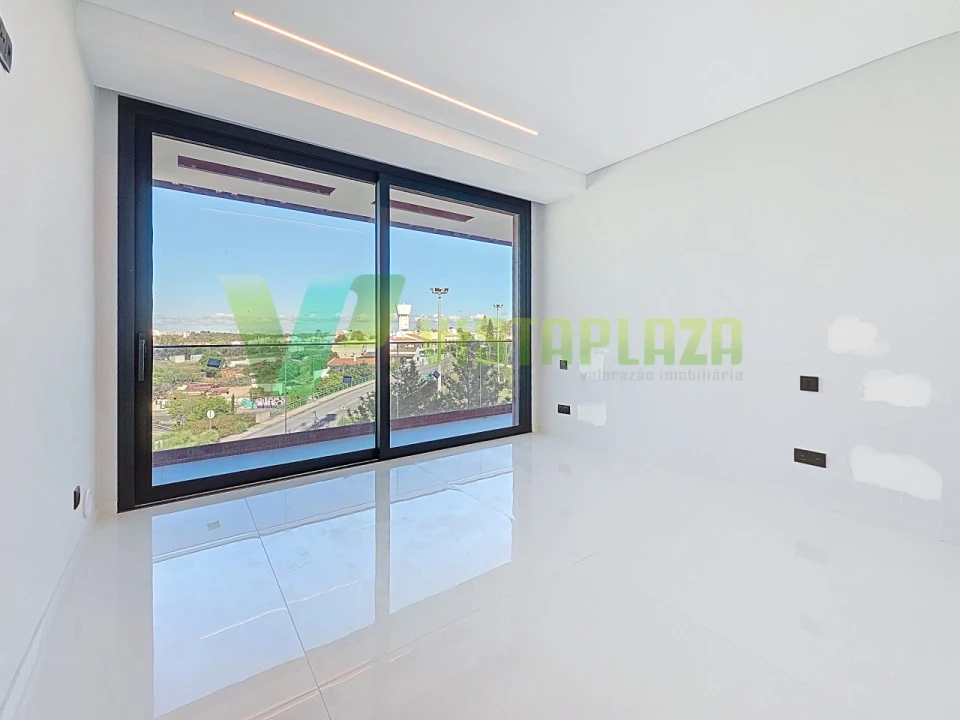 Apartamento T3 para Venda em Portimão Foto 18