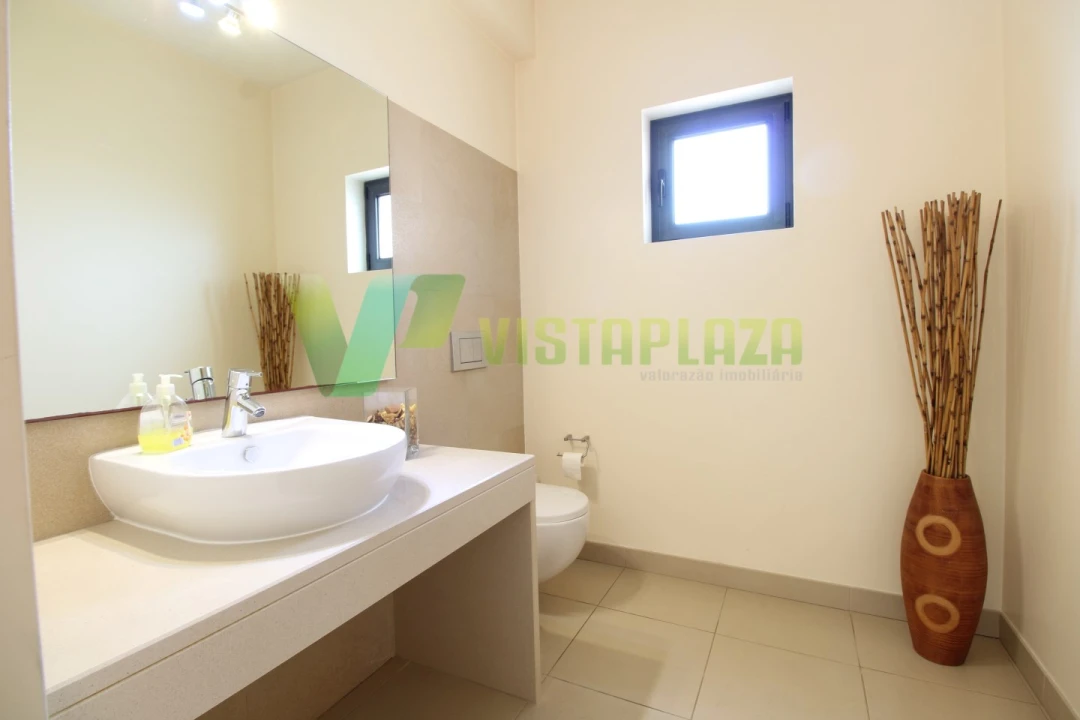 Moradia T5 para Venda em Lagos (São Sebastião e Santa Maria) Foto 20