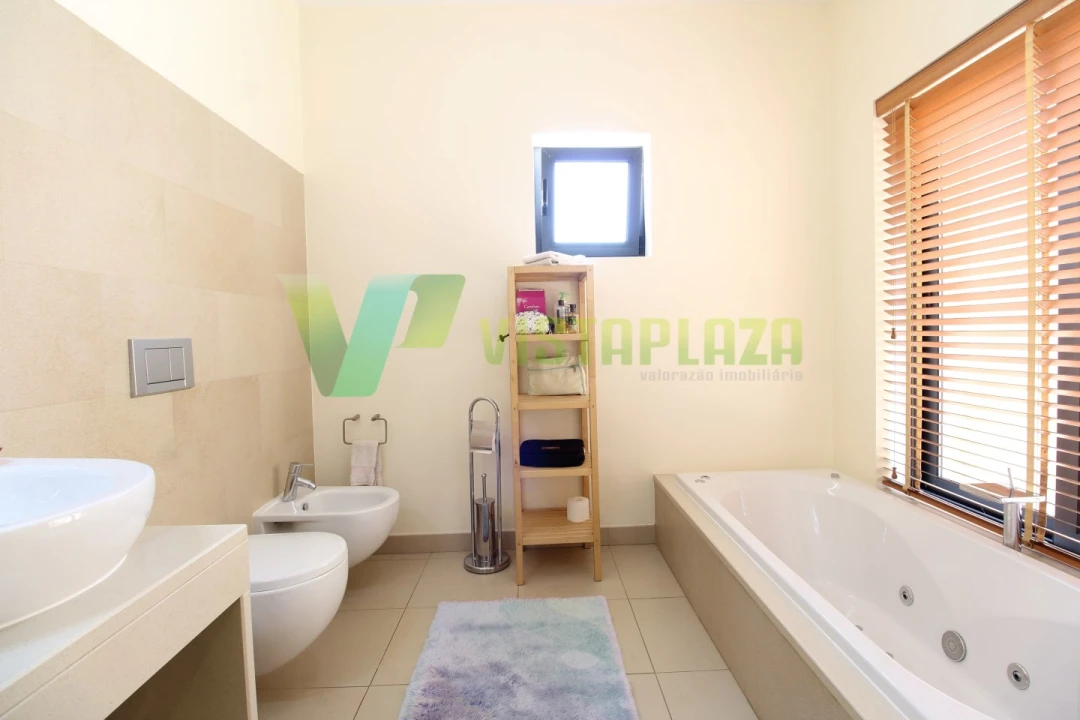 Moradia T5 para Venda em Lagos (São Sebastião e Santa Maria) Foto 28