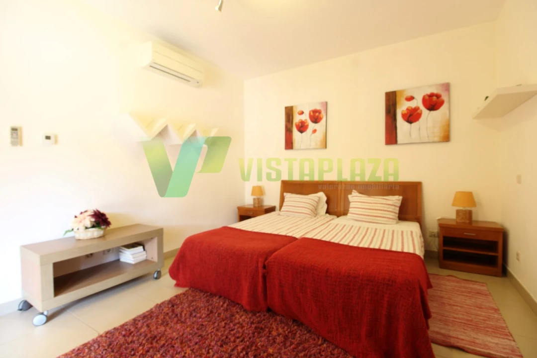 Moradia T5 para Venda em Lagos (São Sebastião e Santa Maria) Foto 35