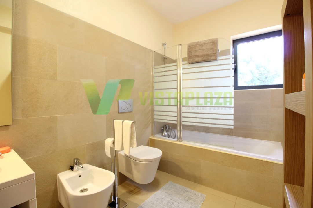 Moradia T5 para Venda em Lagos (São Sebastião e Santa Maria) Foto 37