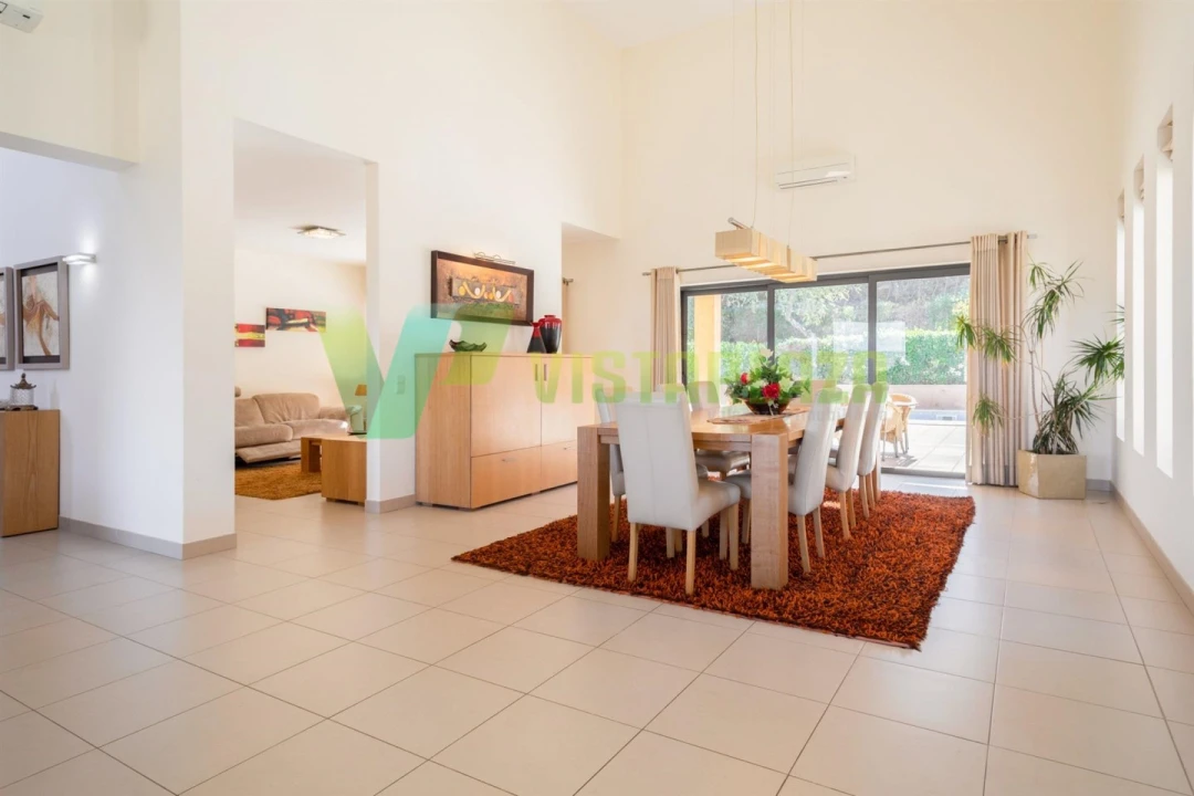 Moradia T5 para Venda em Lagos (São Sebastião e Santa Maria) Foto 8