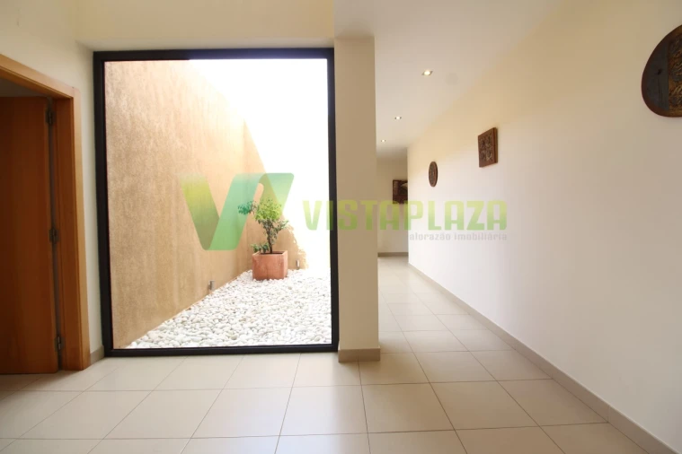 Moradia T5 para Venda em Lagos (São Sebastião e Santa Maria) Foto 15