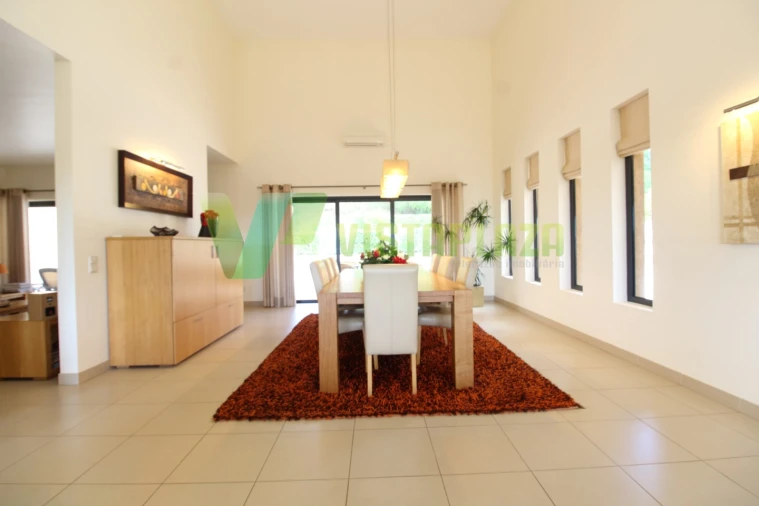 Moradia T5 para Venda em Lagos (São Sebastião e Santa Maria) Foto 9