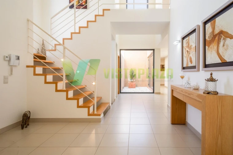 Moradia T5 para Venda em Lagos (São Sebastião e Santa Maria) Foto 14