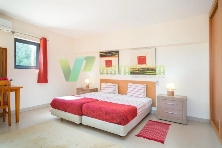 Moradia T5 para Venda em Lagos (São Sebastião e Santa Maria) Foto 31